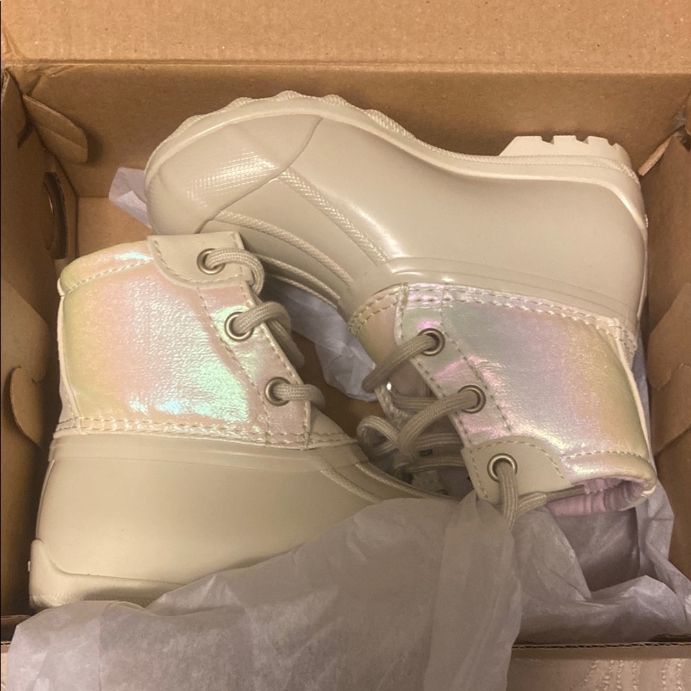 Sperry Kids Boots in Iridescent Cream
